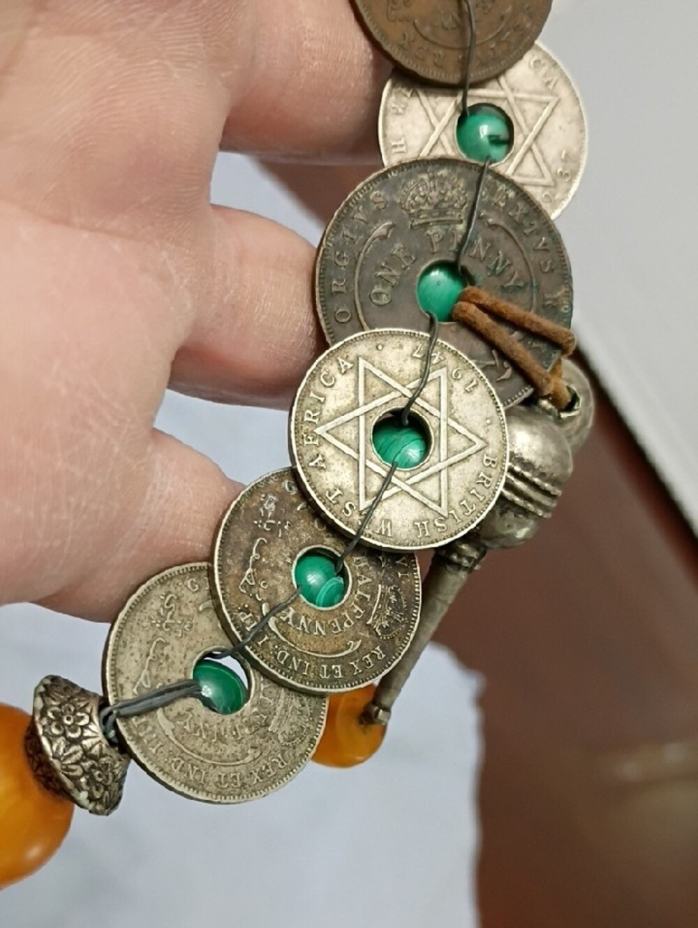 Vintage British West African Green and Amber Beaded Coin Trade Bead Necklace - Picture 12 of 15